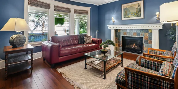 Blue living room with vintage character